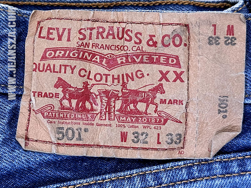 Brown gasket label on the back Traditional logo Levi's