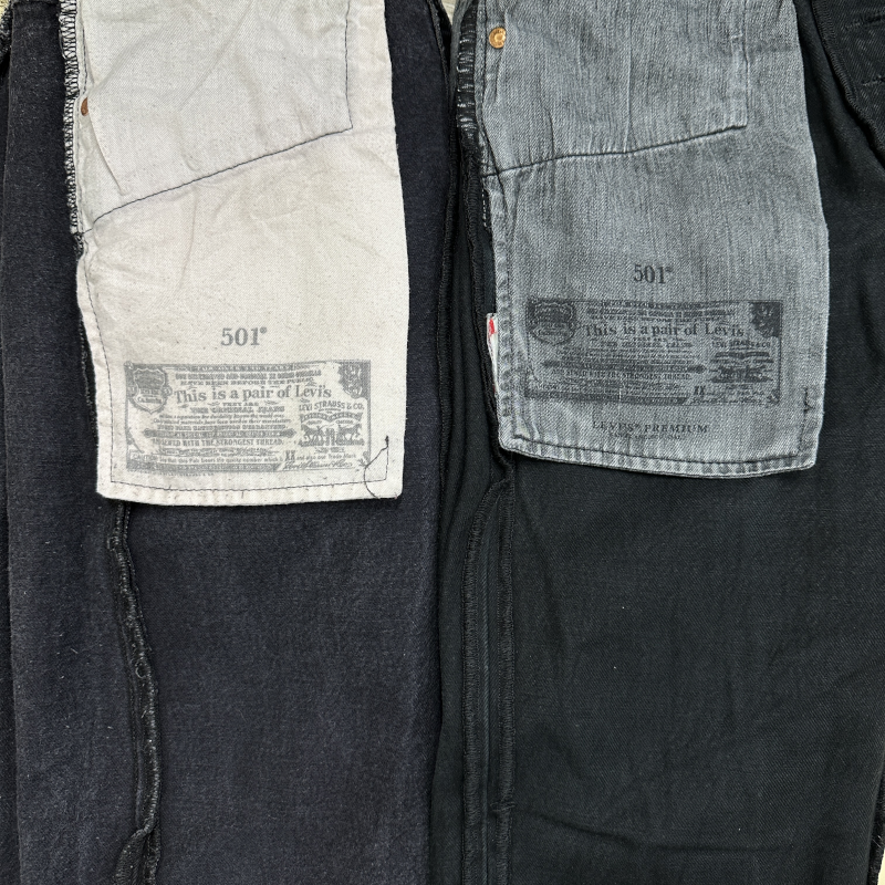 เปรียบเทียบ สีดำด้านในทั้งสองรหัสผ้า